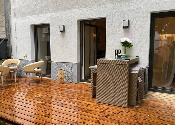 Atelier - With Garden Apartment *